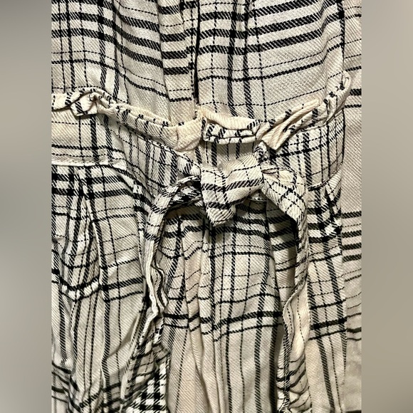 MAX STUDIO Over the Shoulder NWT Black Plaid Top Long Sleeve Ties Romantic Med - Picture 16 of 16